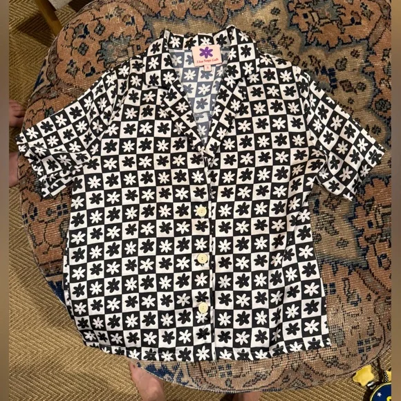 Lisa Says Gah Black and White Floral Button Down camp Shirt - Picture 1 of 3